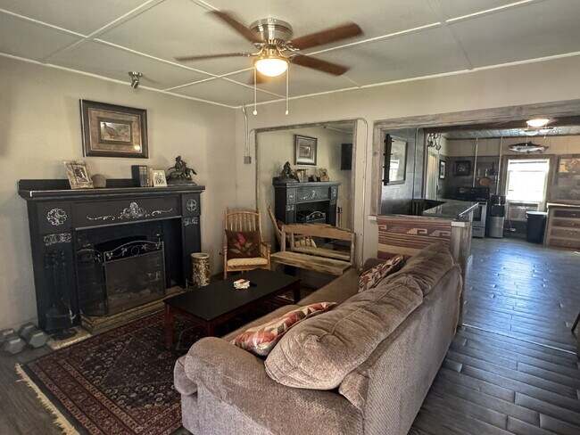 Building Photo - Unique country living in fully furnished cabin! Easy drive to Stephenville.