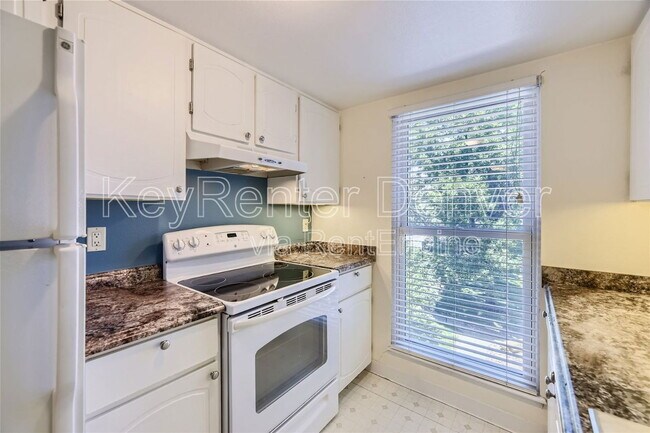 Building Photo - 9727 E Peakview Ave