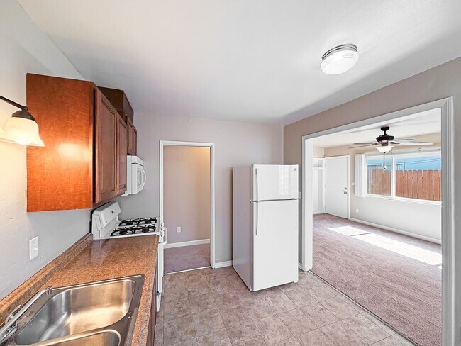 Building Photo - SD: 3BD/1.5BA Apartment in Normal Heights with Reserved Parking
