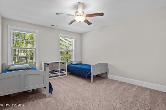 Building Photo - 127 Lark Dr