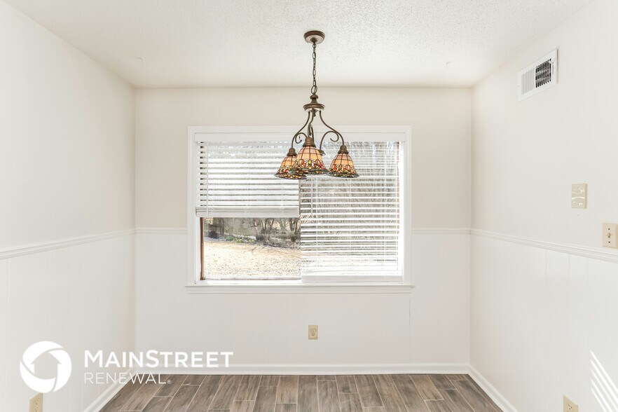 Building Photo - 6041 Syon Cove