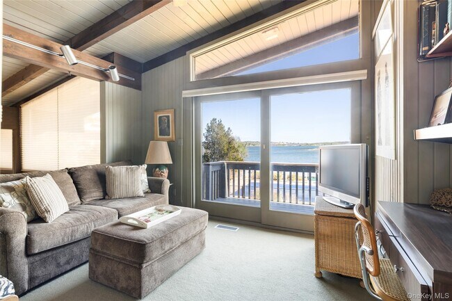 Building Photo - 154 W Lake Dr