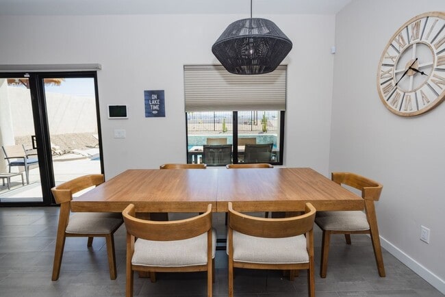 Building Photo - VR - 881 Pueblo Dr