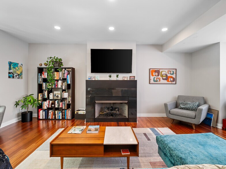 Building Photo - 1471 Lindazzo Ave