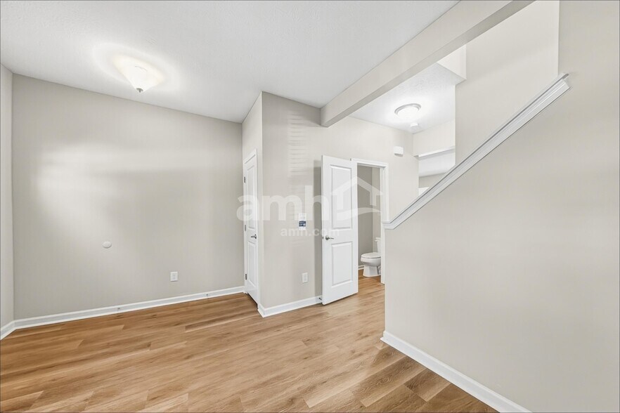 Building Photo - 644 Classic Ln