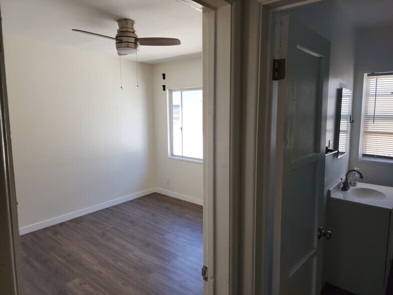 Building Photo - 4767 San Vicente Blvd