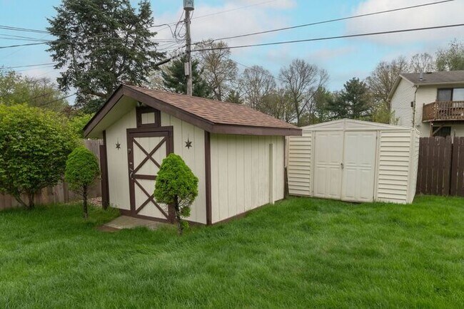 Building Photo - Prairie Lane Estates 3 bedroom ranch with spacious rooms and amenities beyond your imagination