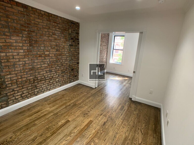 Building Photo - Mott Street