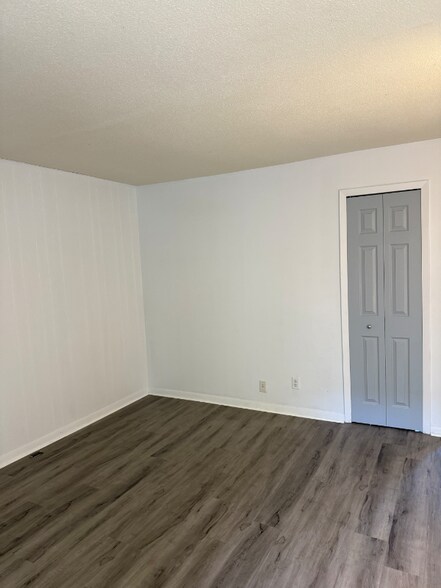 Building Photo - 807 W 40th St