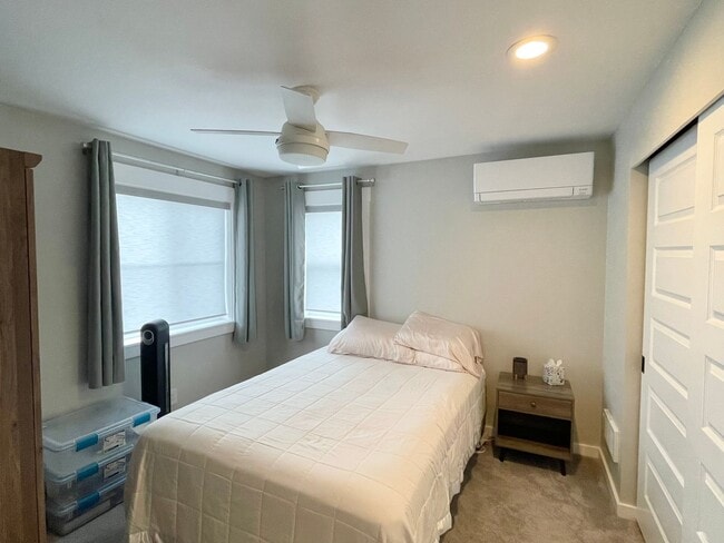 Building Photo - Remodeled 3-Bedroom Penthouse Condo with Views!