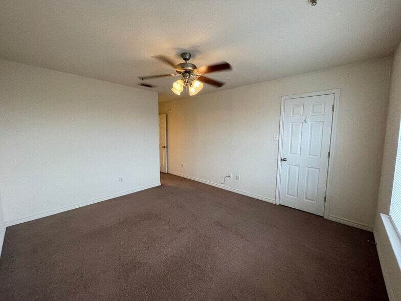 Building Photo - 4006 Cambridge Dr