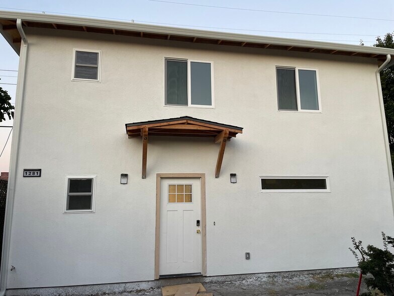 Primary Photo - 1279 Las Palmas Dr