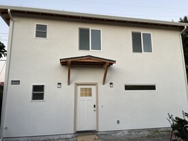 Building Photo - 1279 Las Palmas Dr