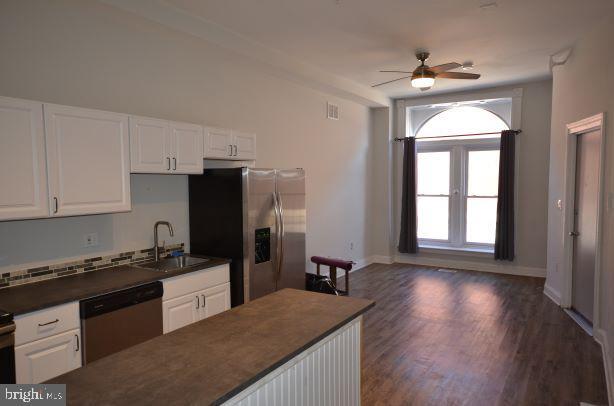 Building Photo - 2018 N Calvert St