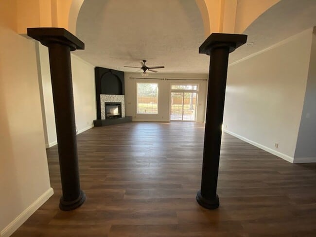 Building Photo - 5117 S Nettleton Ave