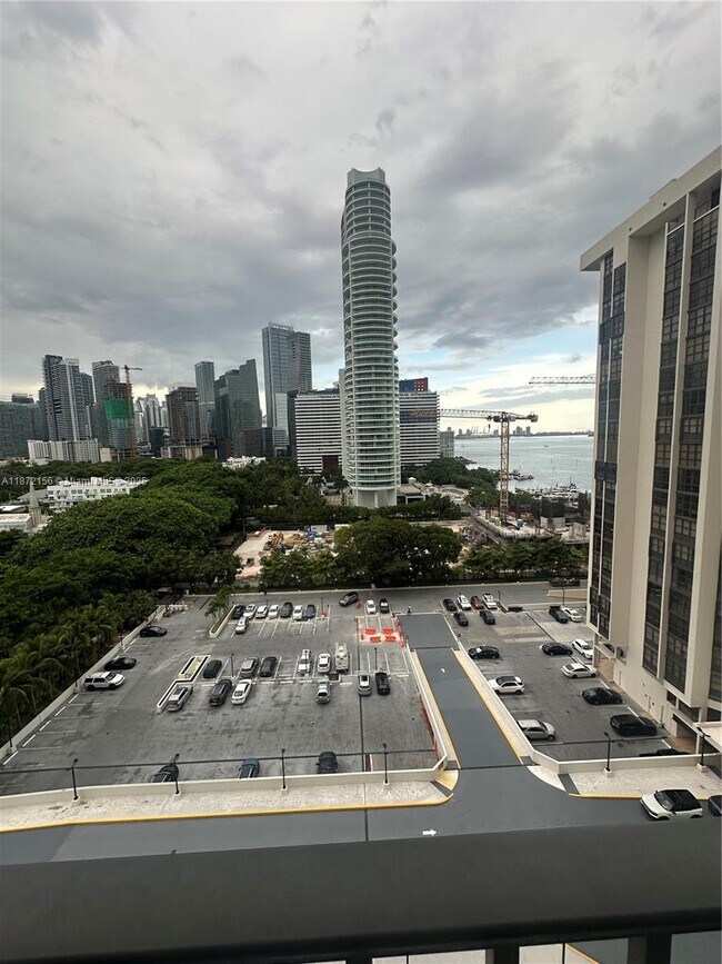 Building Photo - 1901 Brickell Ave