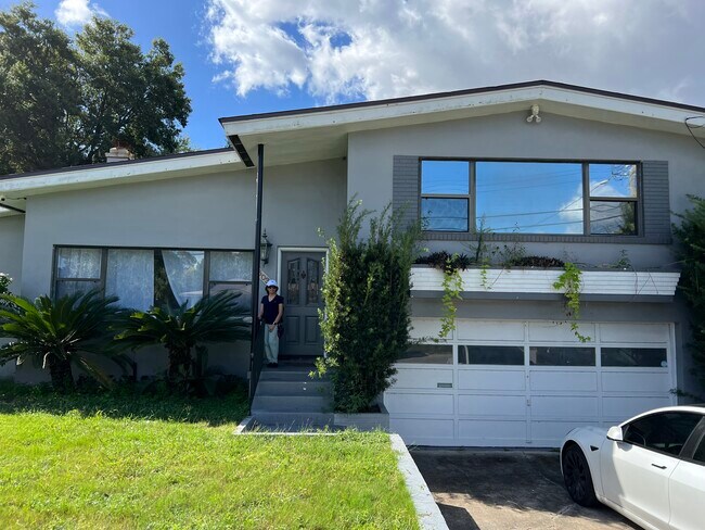 Building Photo - 6030 Wateredge Dr S