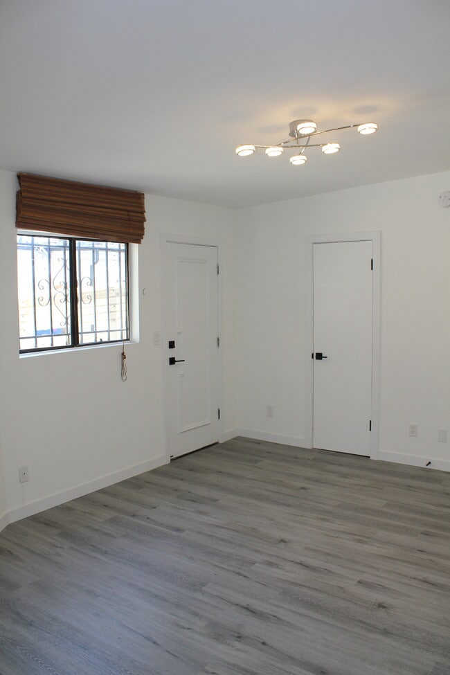 UPSTAIRS BEDROOM - 723 Westmount Dr