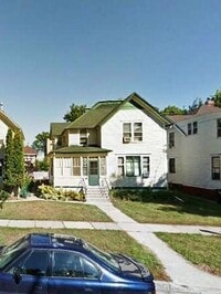 Building Photo - 118 9th St S