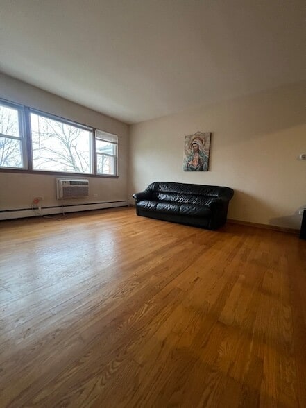 Building Photo - 3954 N Pioneer Ave