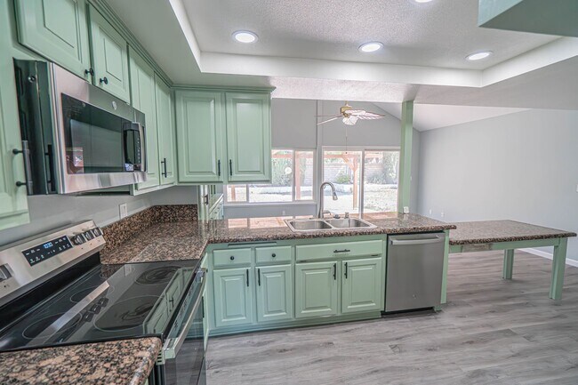 Building Photo - Single Story 3 Bedroom Home for Rent in Si...