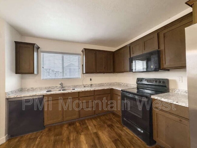 Building Photo - 641 N 30 E