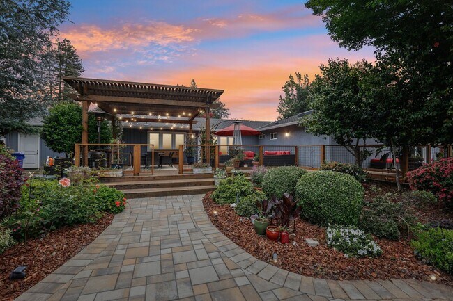 Building Photo - Single-Level Three-Bedroom Retreat in Napa...