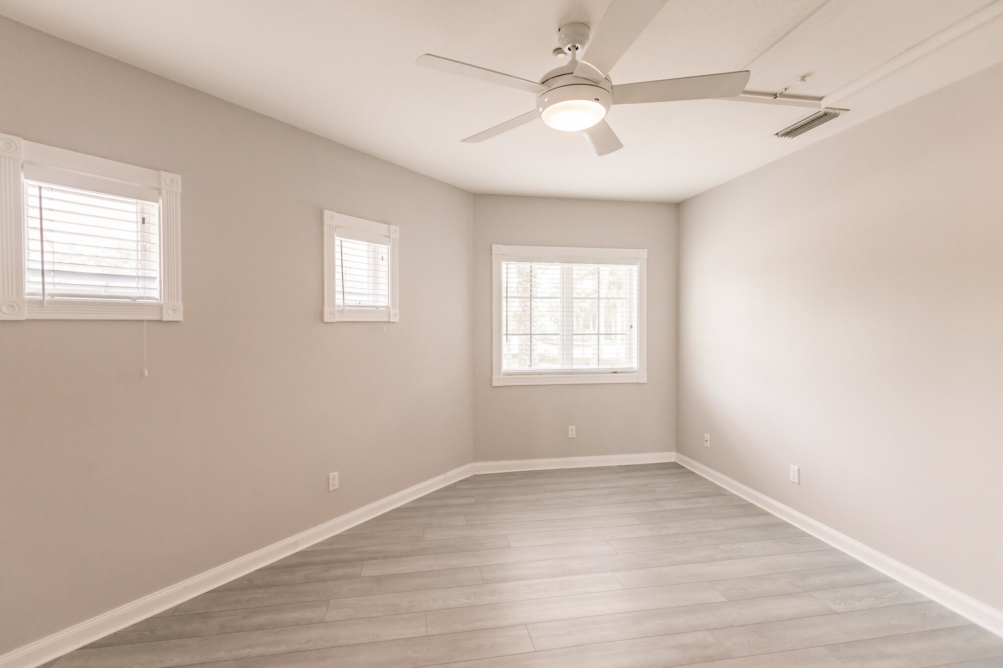 Building Photo - 3150 Village Walk Cir