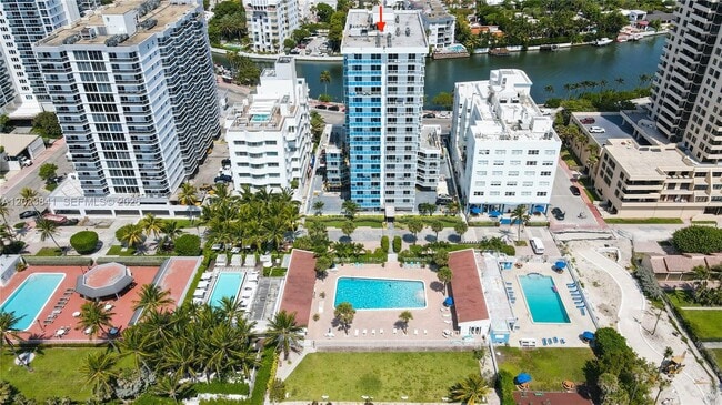 Building Photo - 2457 Collins Ave