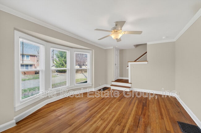 Building Photo - 715 E 60th St