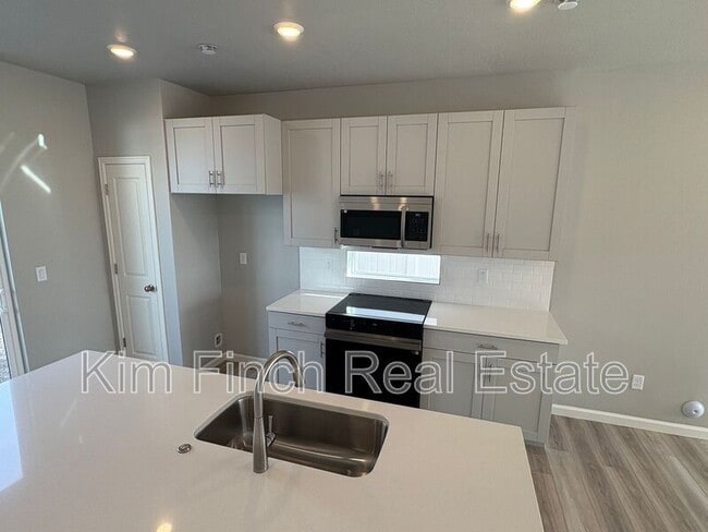 Building Photo - 56 E Portico Ln