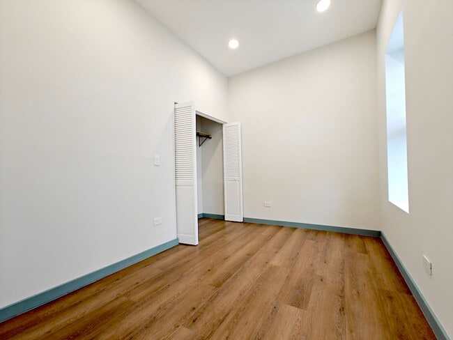 Building Photo - 1001 W 31st St