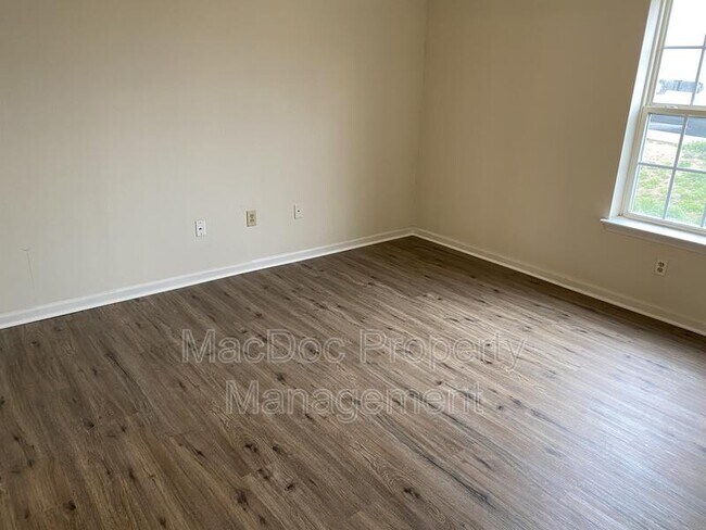 Building Photo - 38 White Pine Cir