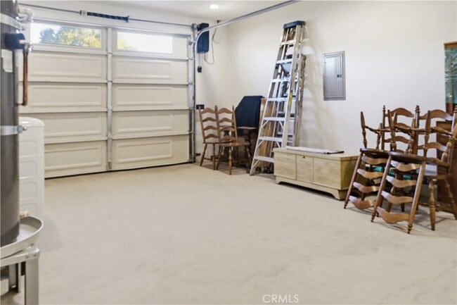 Building Photo - 215 E 2nd St