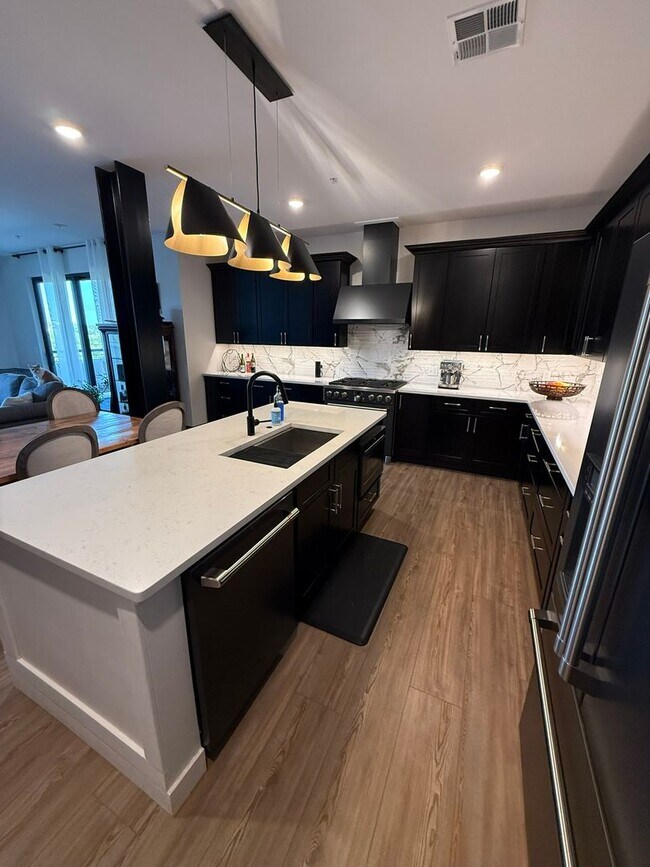 Building Photo - 100 Quartz Knl