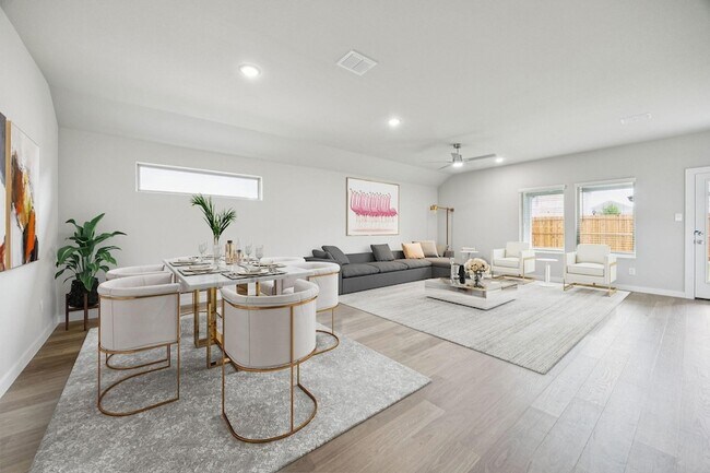 Building Photo - 523 Whispering Winds Trl