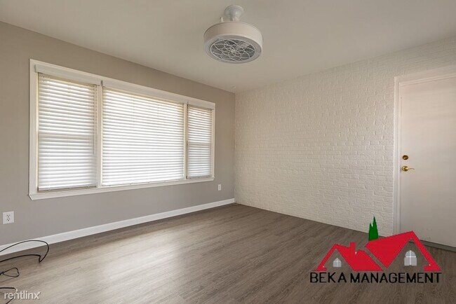 Building Photo - 3 br, 1.5 bath House - 22600 Outer Dr
