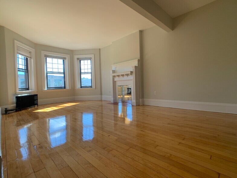 Building Photo - 1157 Commonwealth Ave