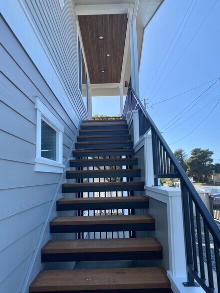 Building Photo - 1318 6th St