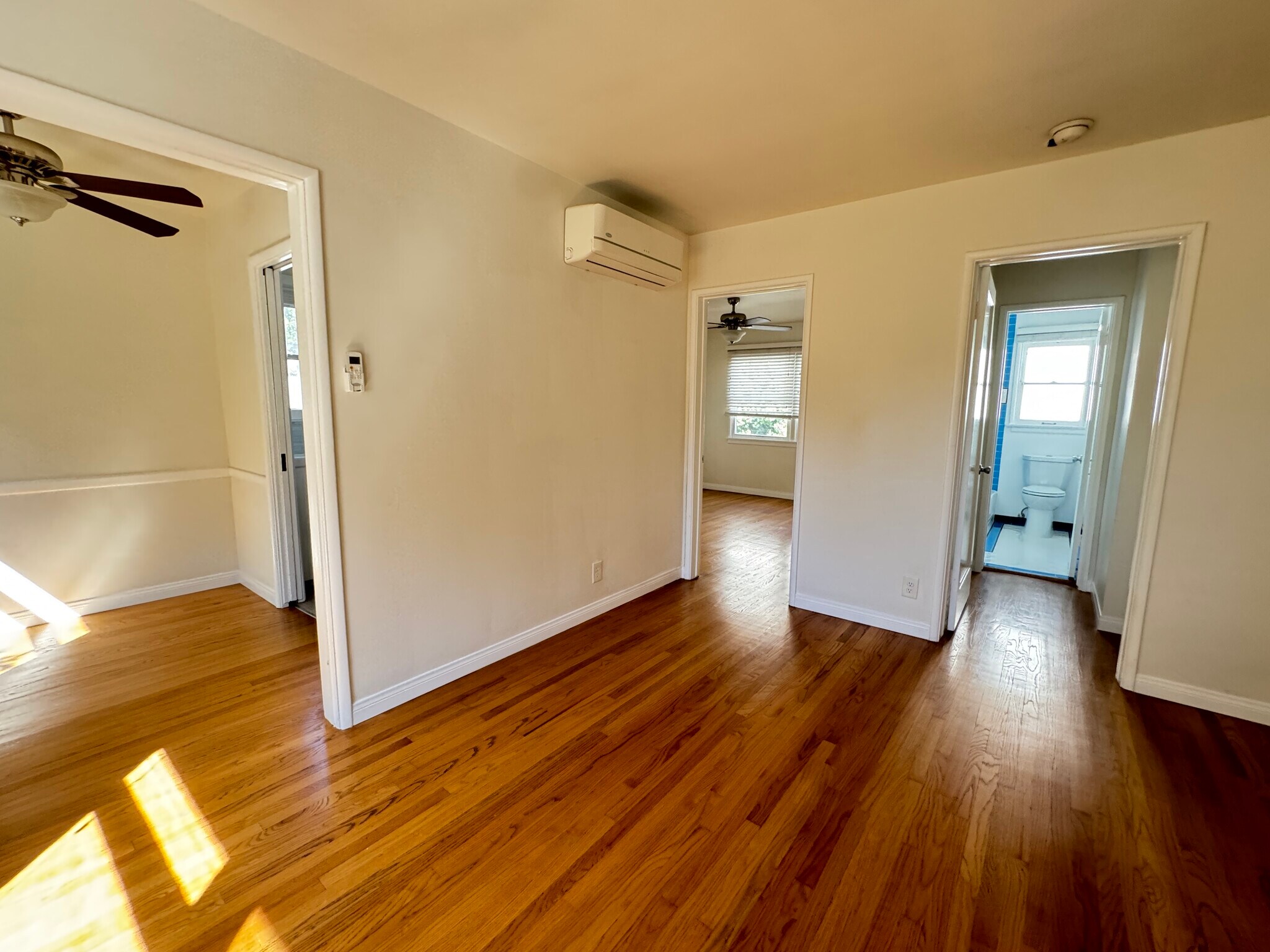 Building Photo - 554 E Cypress Ave