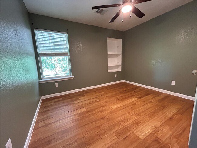 Building Photo - 16116 Green Manor Dr