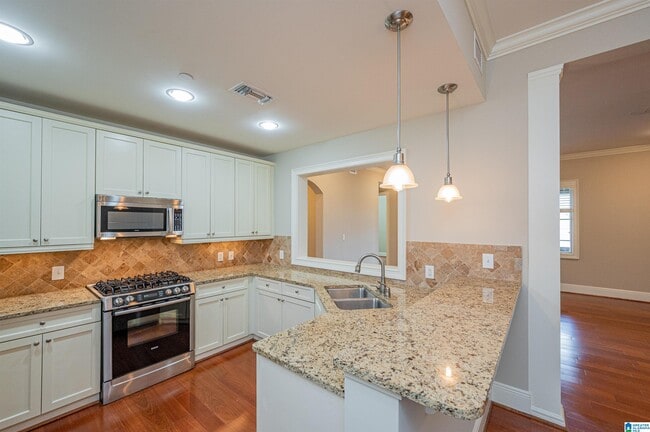 Building Photo - 350 19th St S