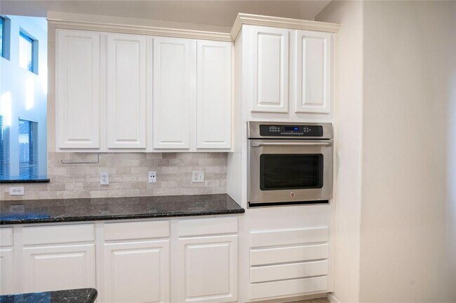 Building Photo - 2327 Centerbrook Ln