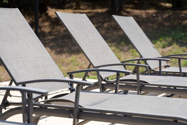 Building Photo - 8902 Feather Hill Rd