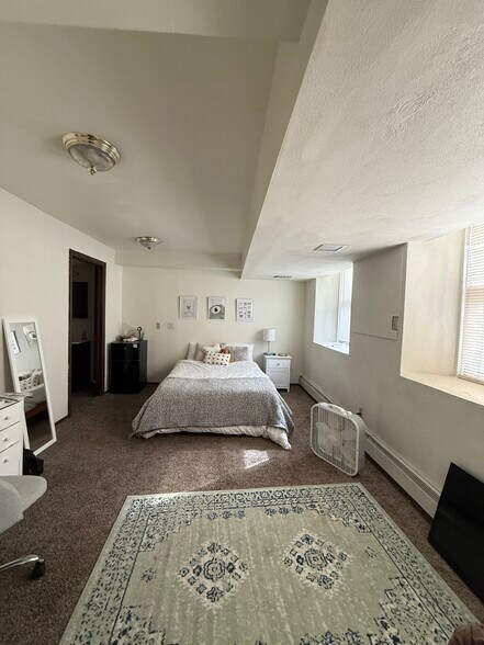 Building Photo - 612 Howard Plz