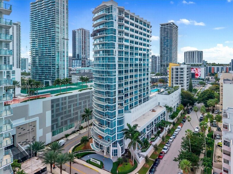 Building Photo - 480 NE 30th St