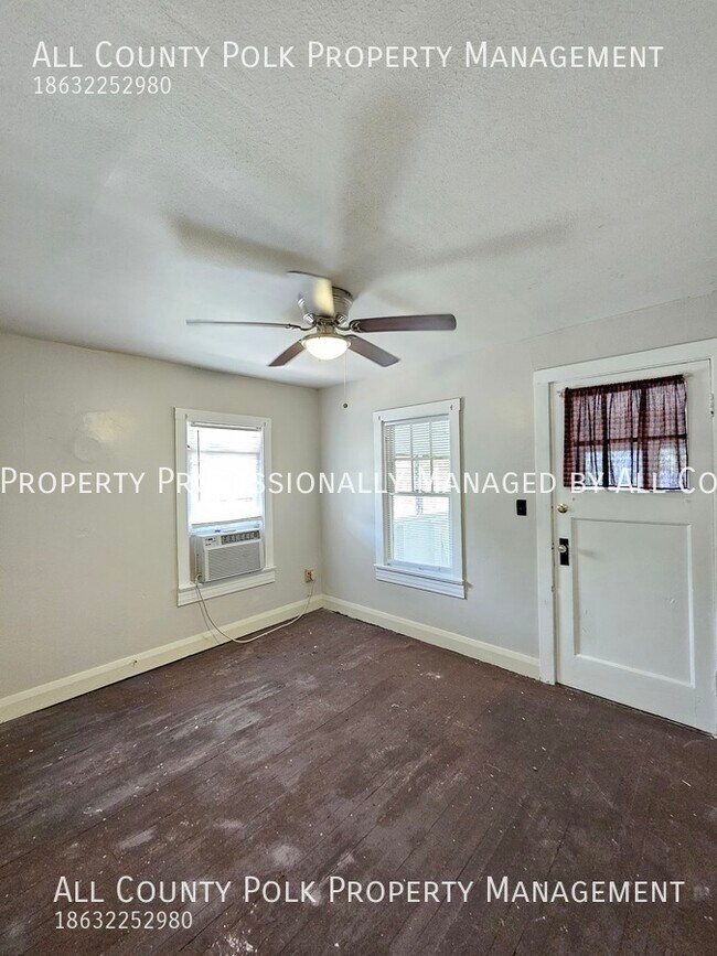 Building Photo - 918 E Lime St