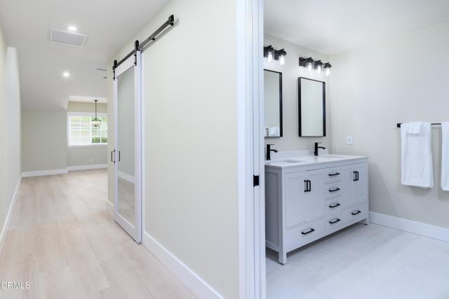 Building Photo - 1125 Stoneybrook Ln