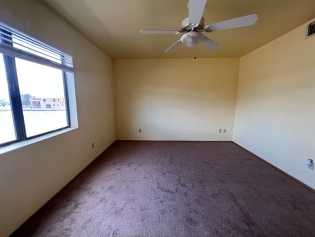 Building Photo - 454 Riverfront Dr