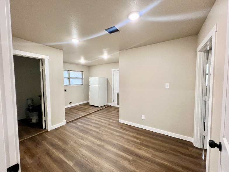 Building Photo - 506 Mary St